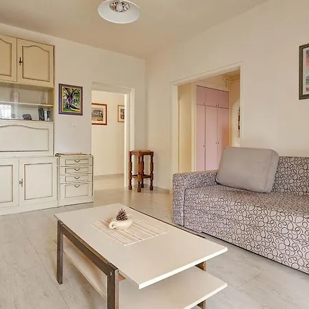 Apartament Romana 1 *