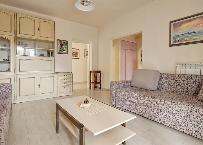 Apartment Romana 1 *